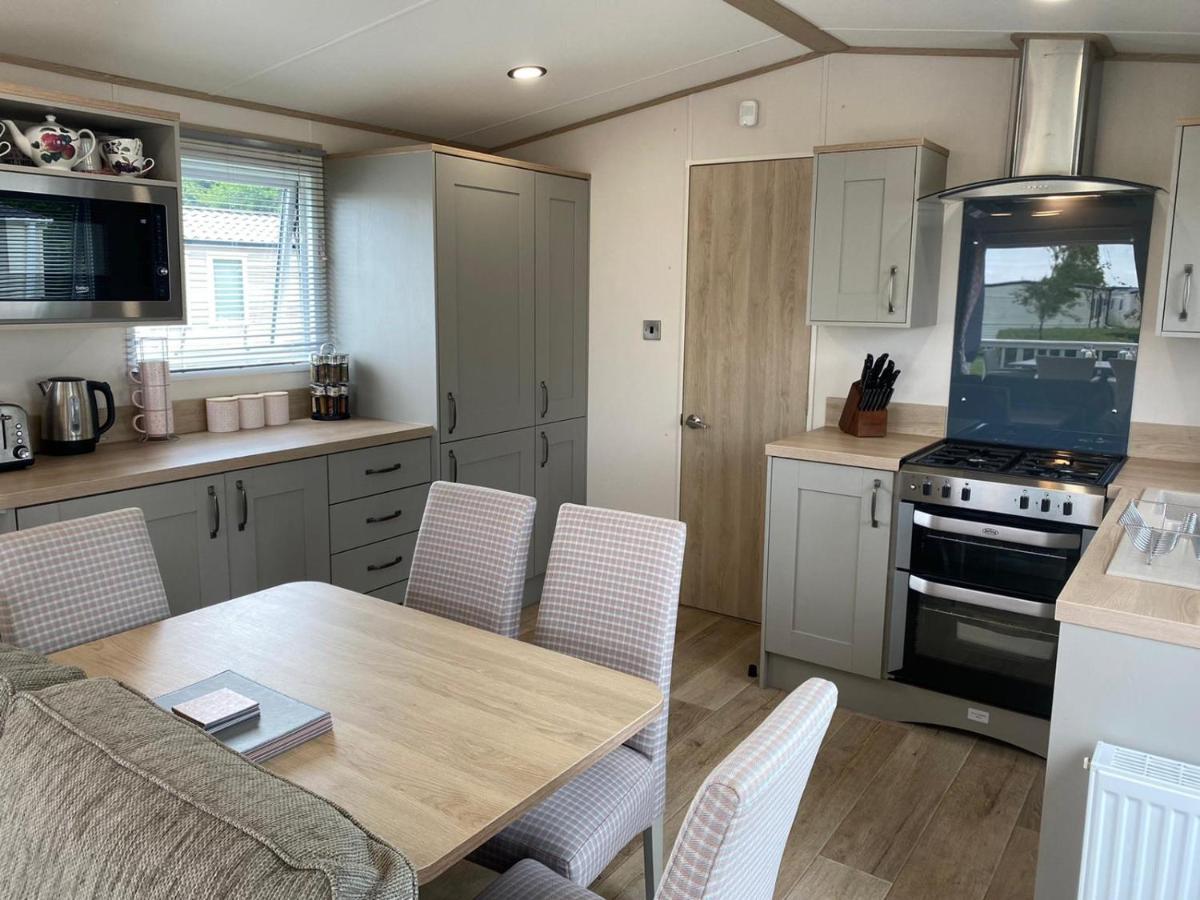 Lake District Prestige Caravan, 3 Bedrooms, Sleeps 8 On Haven Holiday Park Flookburgh Eksteriør billede